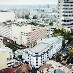 Enjoy A Premium Downtown In A Brand-new Art Deco Building! Free Parking! *