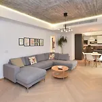 Enjoy A Premium Downtown In A Brand-new Art Deco Building! Free Parking! Bucharest