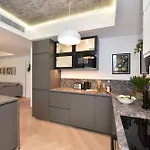 Apartment Enjoy A Premium Downtown In A Brand-new Art Deco Building! Free Parking!