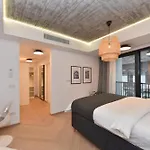 Enjoy A Premium Downtown In A Brand-new Art Deco Building! Free Parking! *