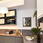 Enjoy A Premium Downtown In A Brand-new Art Deco Building! Free Parking! Apartment Bucharest