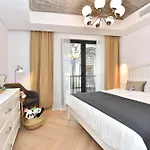 Enjoy A Premium Downtown In A Brand-new Art Deco Building! Free Parking!