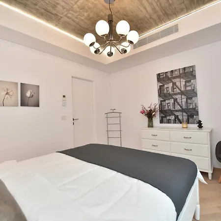 Enjoy A Premium Downtown Apartment! Modern Art Deco Building Apartment Bucharest