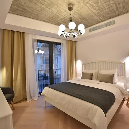 Enjoy A Premium Downtown Apartment! Modern Art Deco Building