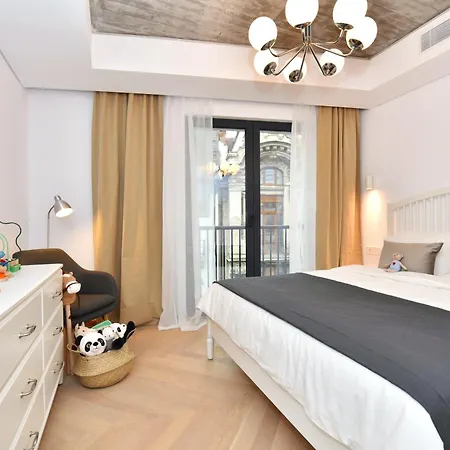 Enjoy A Premium Downtown Apartment! Modern Art Deco Building