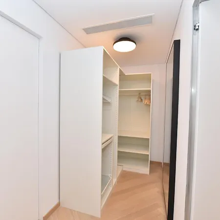 Enjoy A Premium Downtown In A Brand-new Art Deco Building! Free Parking! *