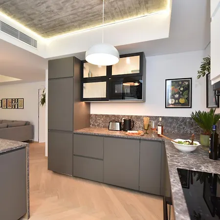 Daire Enjoy A Premium Downtown In A Brand-new Art Deco Building! Free Parking!