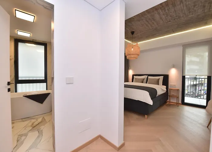 Enjoy A Premium Downtown In A Brand-new Art Deco Building! Free Parking! *