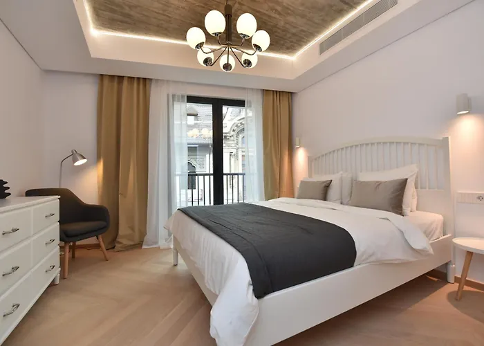 Enjoy A Premium Downtown In A Brand-new Art Deco Building! Free Parking! *