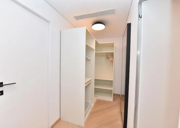 Enjoy A Premium Downtown In A Brand-new Art Deco Building! Free Parking! *