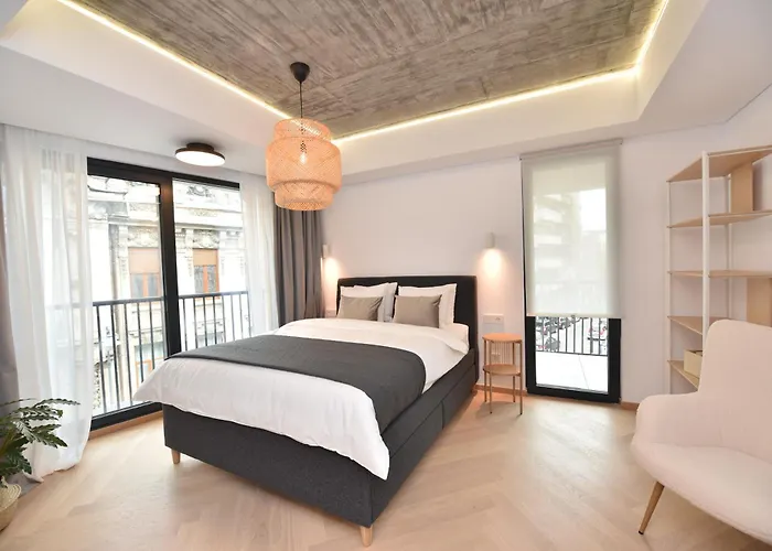 Apartment Enjoy A Premium Downtown In A Brand-new Art Deco Building! Free Parking!