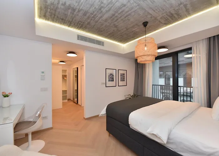 Enjoy A Premium Downtown In A Brand-new Art Deco Building! Free Parking! *