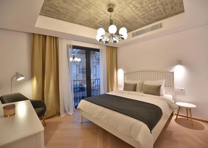 Enjoy A Premium Downtown In A Brand-new Art Deco Building! Free Parking!