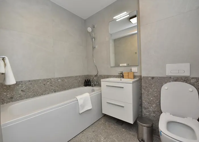 Enjoy A Premium Downtown In A Brand-new Art Deco Building! Free Parking! * Bucharest