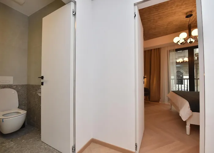 Enjoy A Premium Downtown In A Brand-new Art Deco Building! Free Parking!