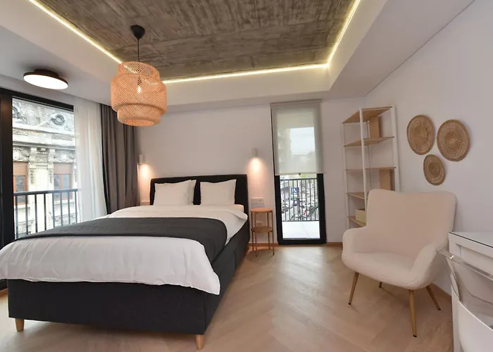 Enjoy A Premium Downtown In A Brand-new Art Deco Building! Free Parking!