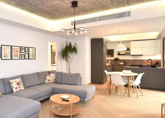 Enjoy A Premium Downtown In A Brand-new Art Deco Building! Free Parking!