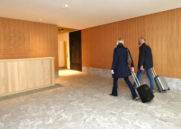 Apartment Enjoy A Premium Downtown In A Brand-new Art Deco Building! Free Parking!