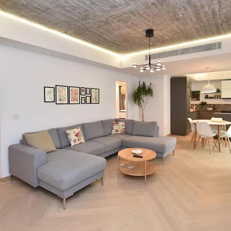 Enjoy A Premium Downtown In A Brand-new Art Deco Building! Free Parking! Bukarest