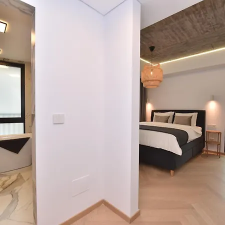 Enjoy A Premium Downtown In A Brand-new Art Deco Building! Free Parking! *