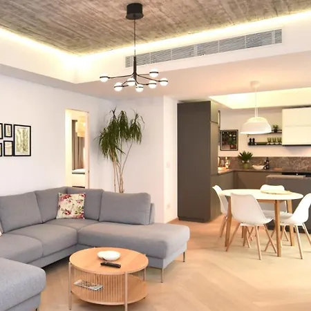 Enjoy A Premium Downtown In A Brand-new Art Deco Building! Free Parking!