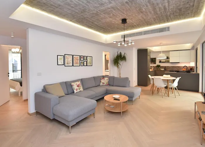 Enjoy A Premium Downtown In A Brand-new Art Deco Building! Free Parking! بوخارست